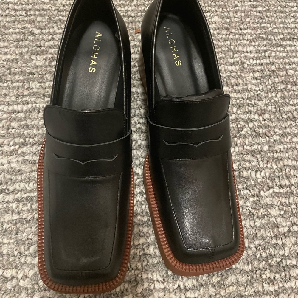 Alohas Roxanne black size 37 (6.5 US)